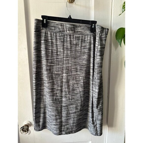 Apt 9 Women’s size x-large grey skirt - Picture 6 of 7